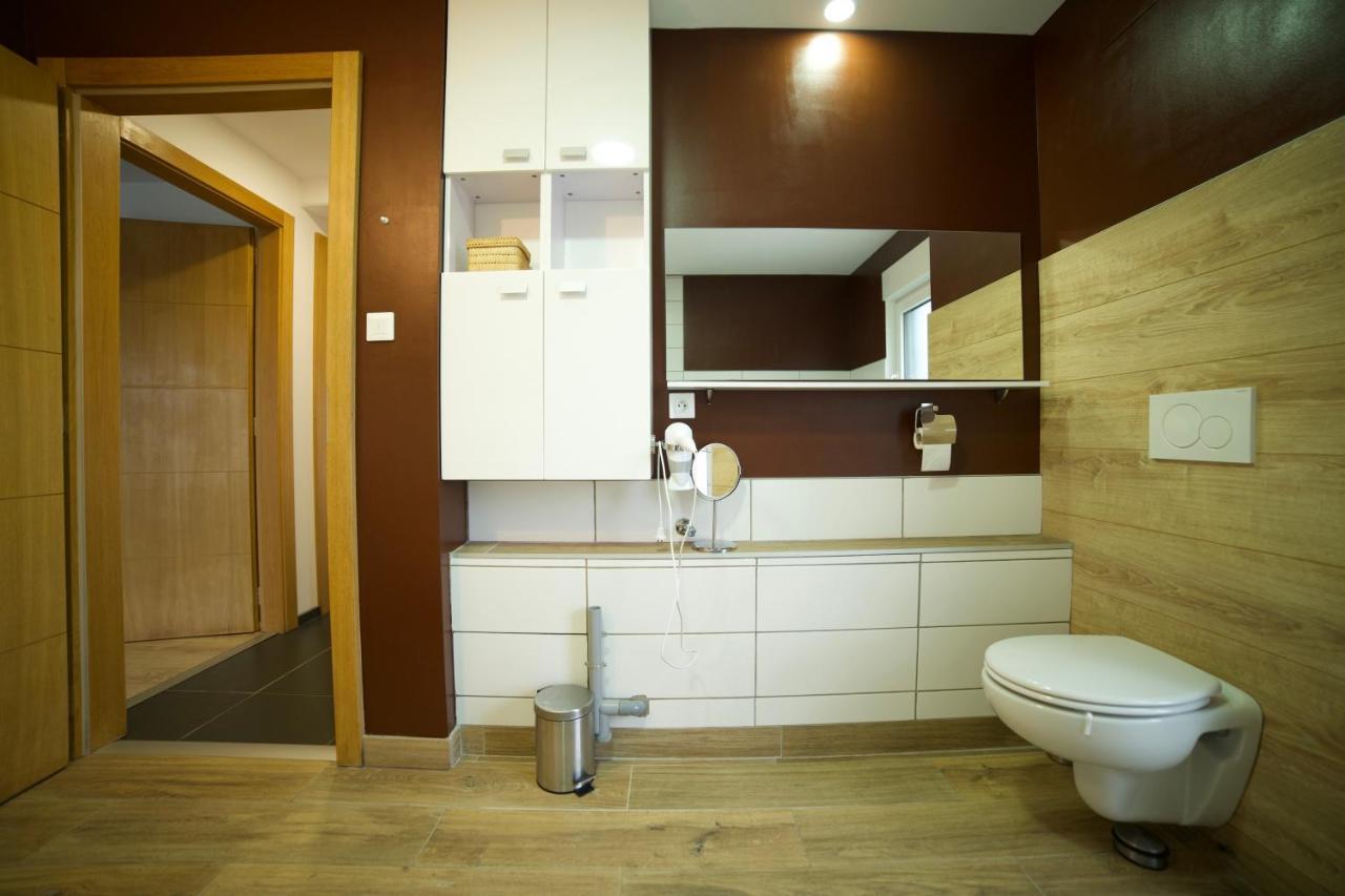 B&B Chez L'Habitant Chambre Privative Sur La Route Des Vins Tv Parking Box Velo Issenheim Exterior foto